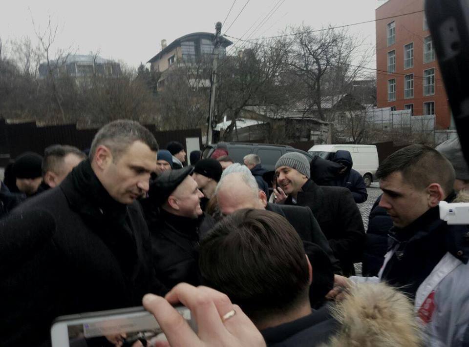 Перемога! Після закликів СтопКору'' КП ''Благоустрій'' проведе демонтаж паркану на незаконному будівництві на Мічуріна у Києві