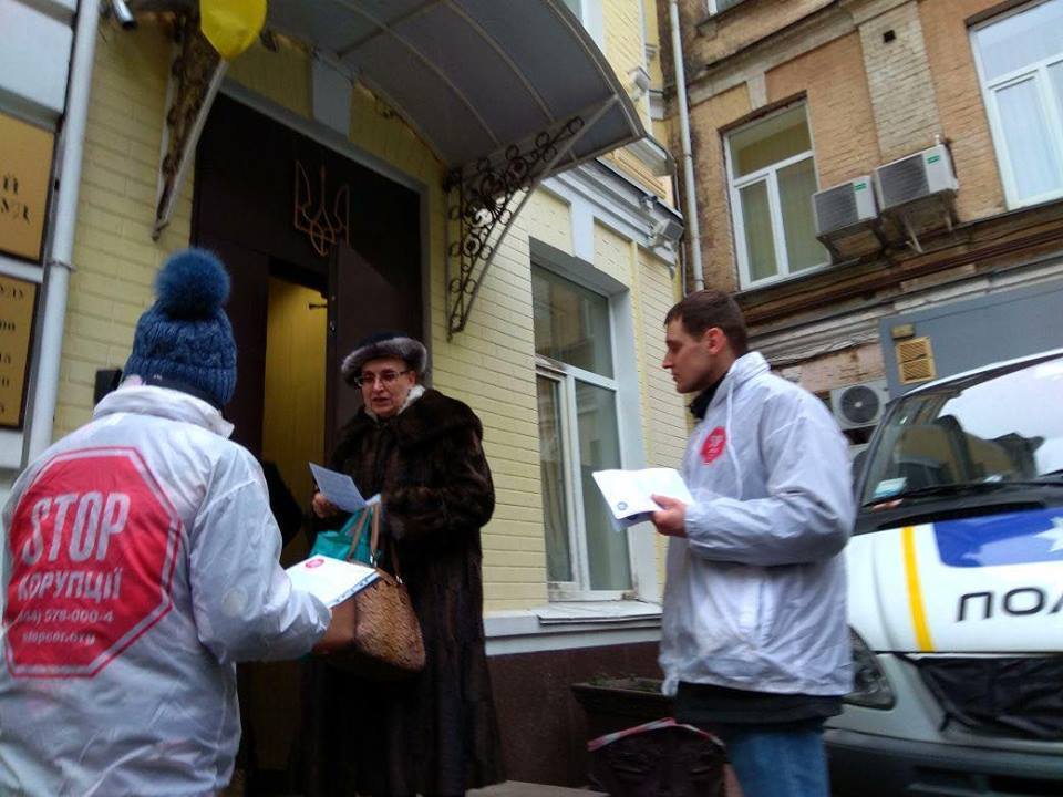 ''СтопКор'' провів виїзну приймальню під стінами Печерського та Господарського суду Києва
