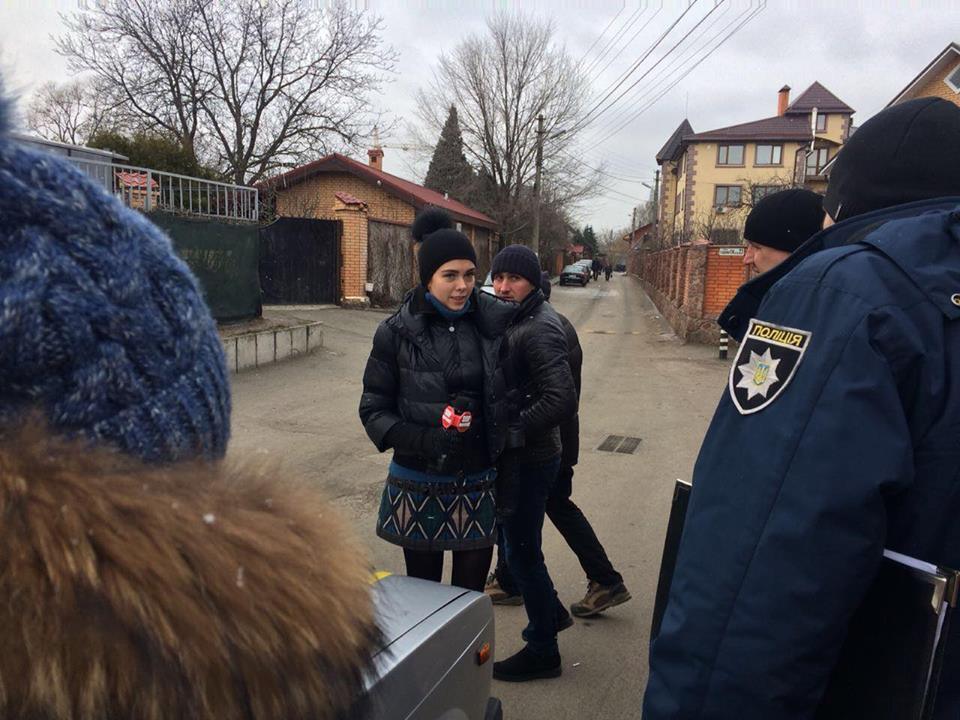 ''СтопКор'' провів пікнік на березі озера, яке намагалася захопити партнерка екс-міністра Присяжнюка