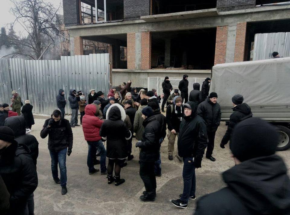 Перемога! Після закликів СтопКору'' КП ''Благоустрій'' проведе демонтаж паркану на незаконному будівництві на Мічуріна у Києві