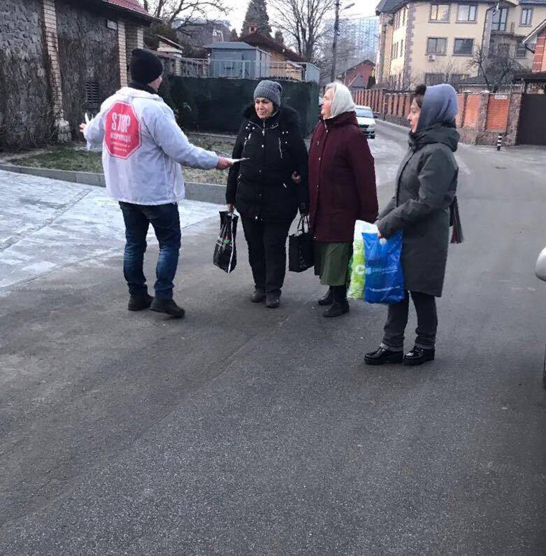 ''СтопКор'' запросив рейдерку Софієнко на пікнік біля озера, яке вона пробувала відібрати у жителів Осокорків