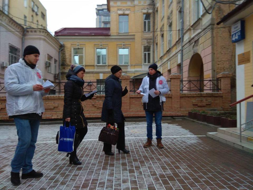 ''СтопКор'' провів виїзну приймальню під стінами Печерського та Господарського суду Києва