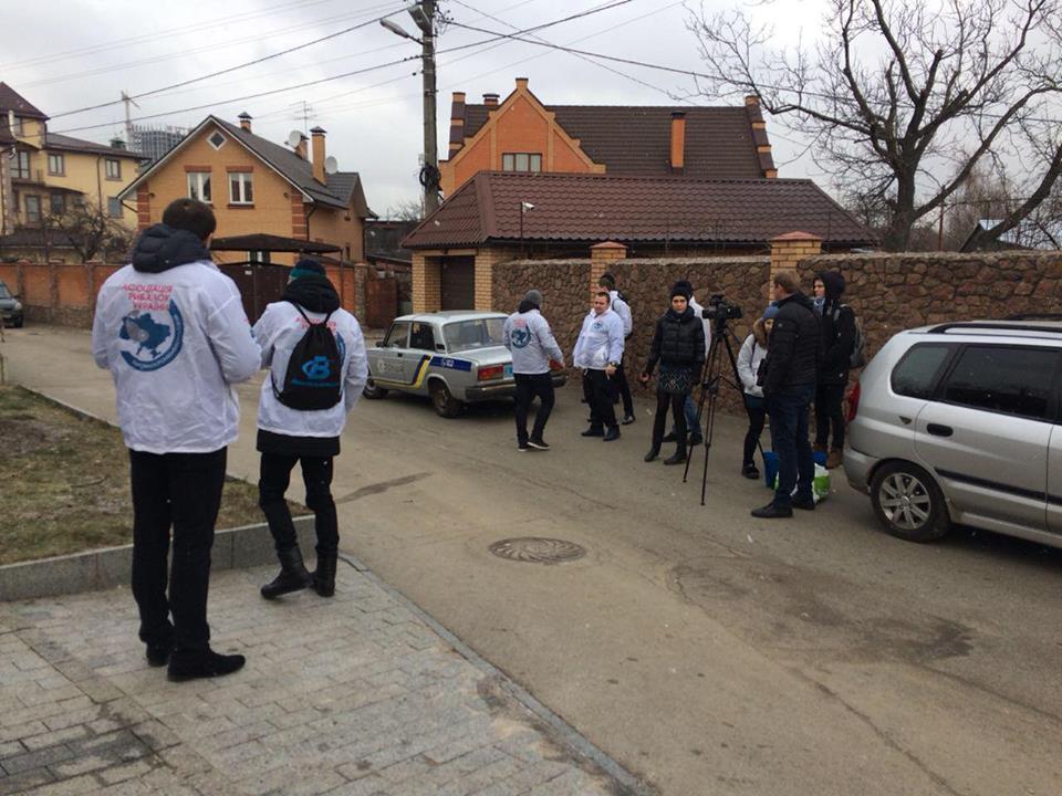 ''СтопКор'' провів пікнік на березі озера, яке намагалася захопити партнерка екс-міністра Присяжнюка