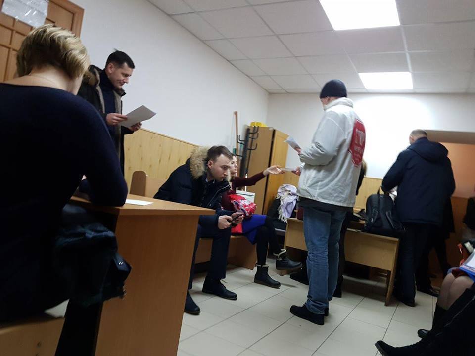 ''СтопКор'' провів виїзну приймальню під стінами Печерського та Господарського суду Києва