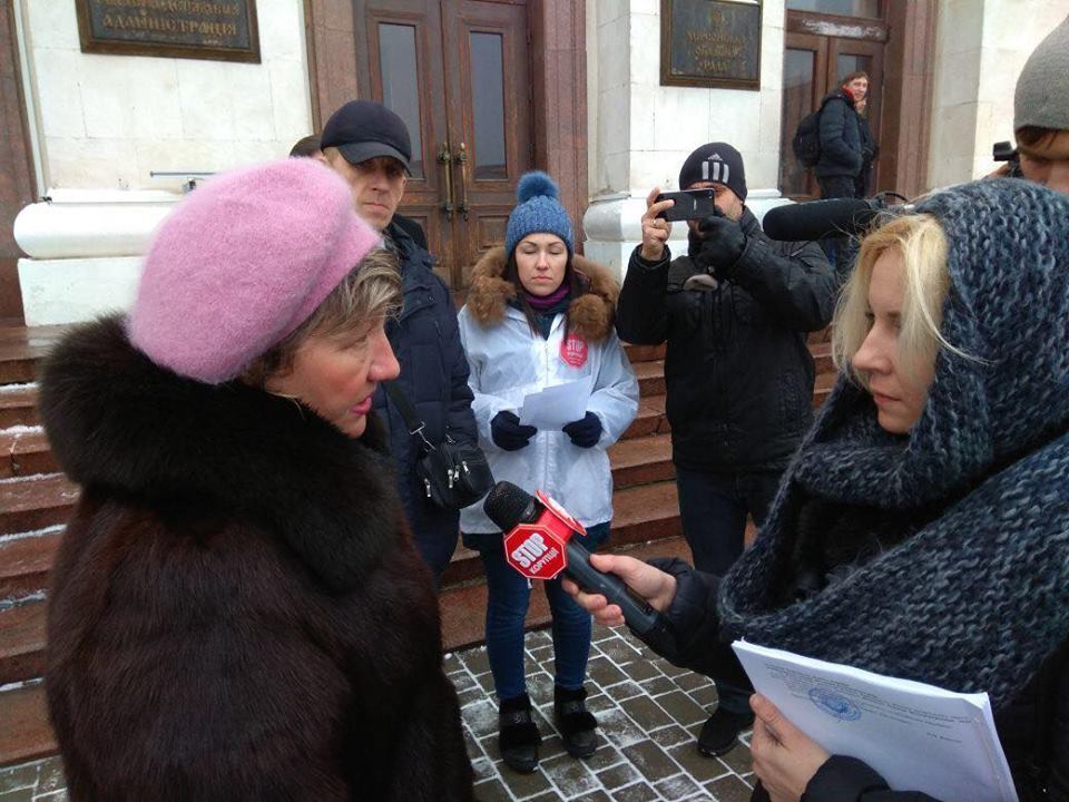 Під час антирейдерського маршу у Херсоні ''СтопКор'' зустрів ще одну жертву можливого рейдерства з боку екс-мера Сальдо та його поплічників