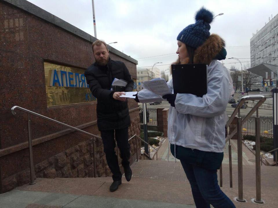 ''СтопКор'' провів виїзну громадську приймальню під стінами Апеляційного суду Києва