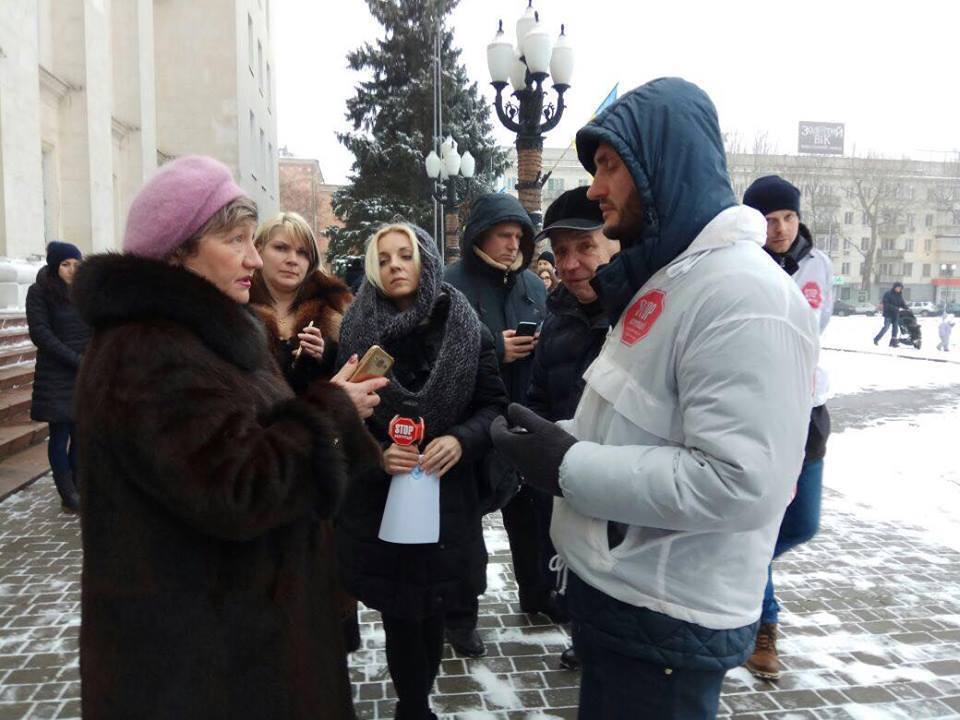 Під час антирейдерського маршу у Херсоні ''СтопКор'' зустрів ще одну жертву можливого рейдерства з боку екс-мера Сальдо та його поплічників