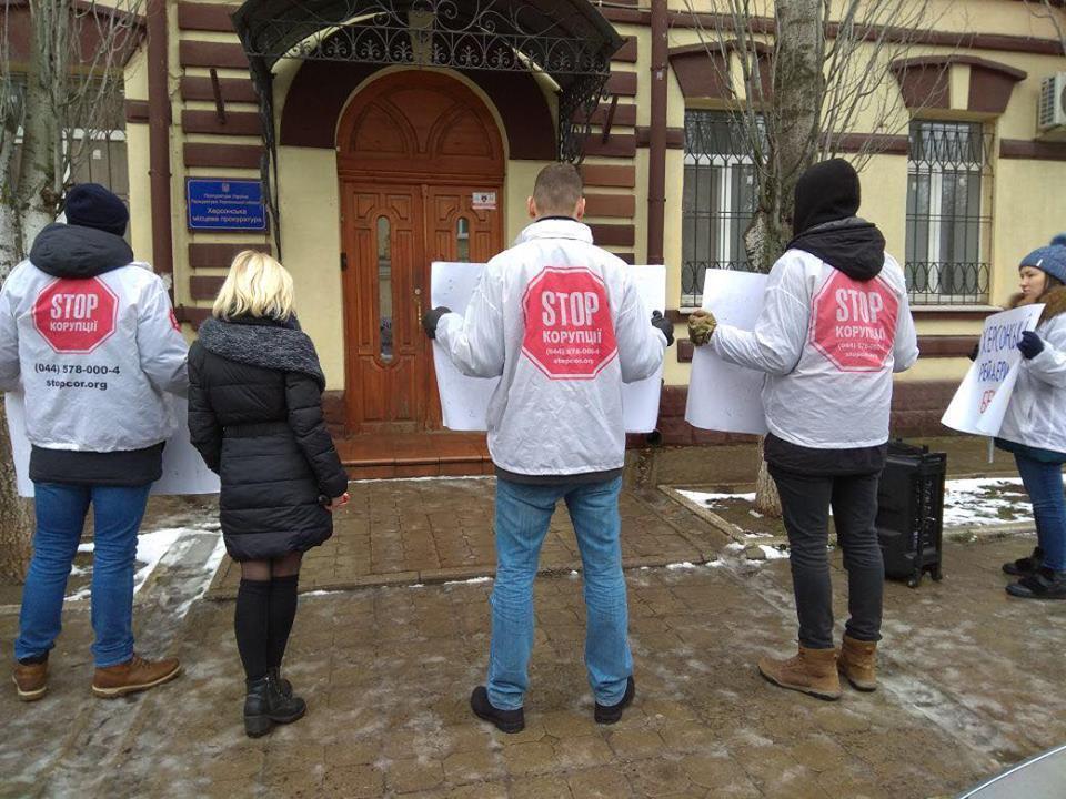 ''СтопКор'' дізнався у Херсонській місцевій прокуратурі про хід розслідування справ про рейдерство низки підприємств у місті