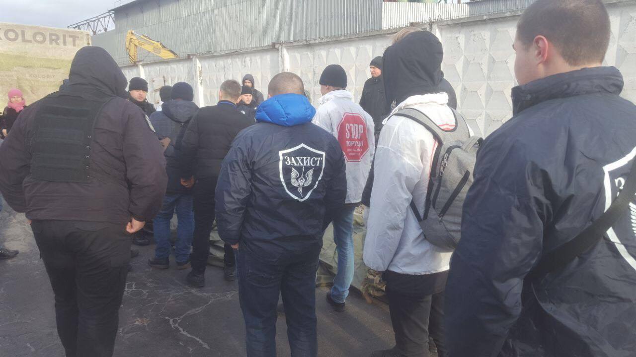 Жителі Дніпровського району Києва готові почати безстроковий протест через небезпечний завод ''Фанплит''