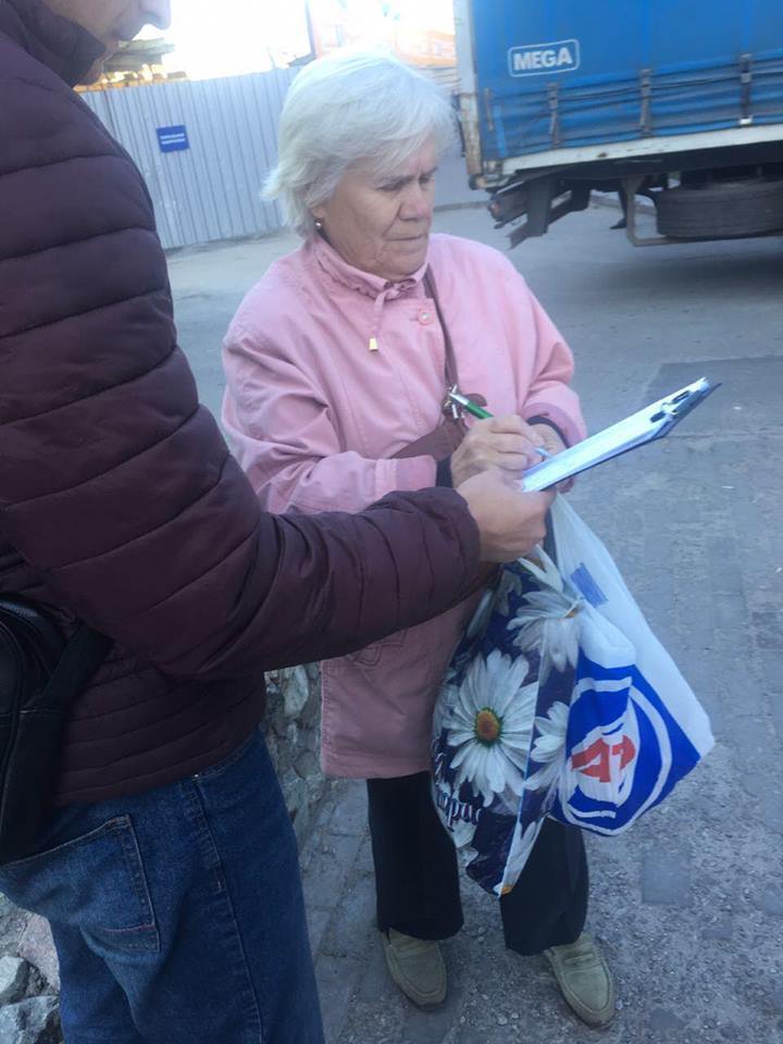У Дніпрі жителі збунтувались проти нардепа Денисенка: вимагають відставки і збирають підписи під петицією
