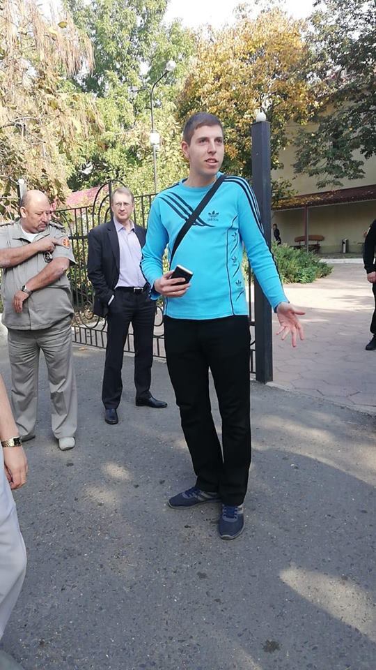 Називає журналістів шльондрами та користується послугами тітушок: під судом в Одесі мітингували через дії судді Чванкіна
