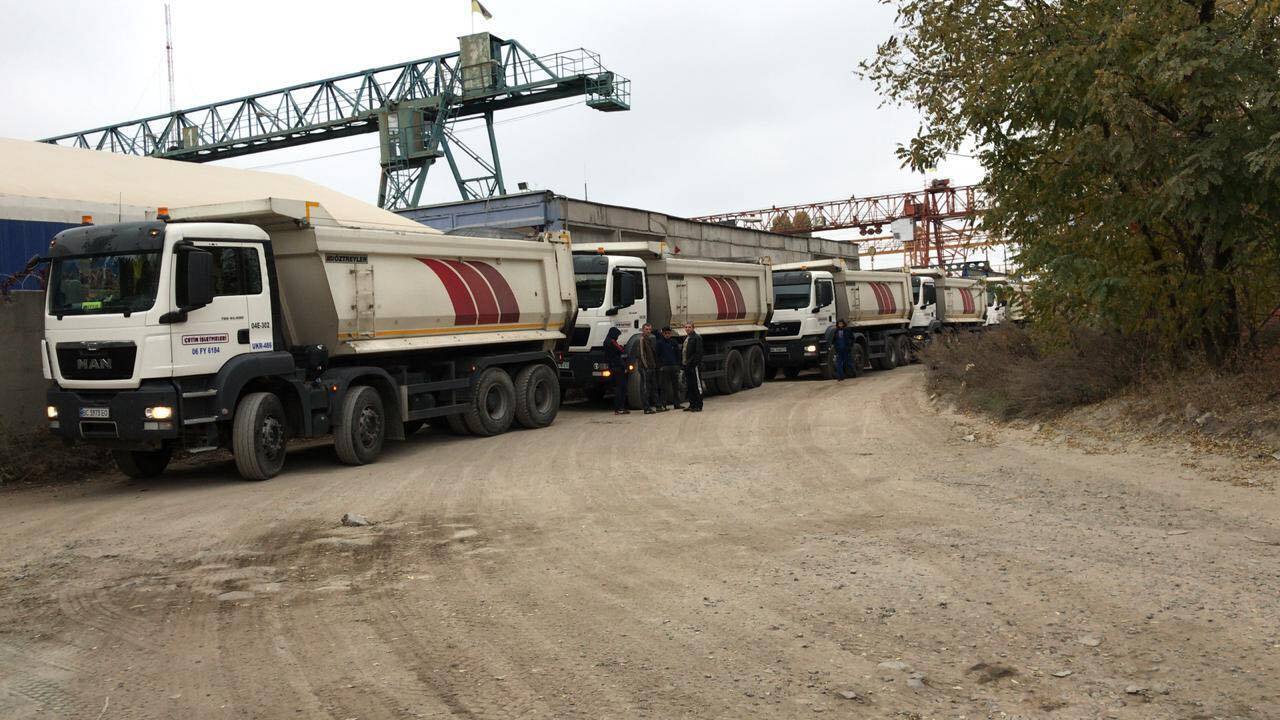 Активісти зупинили спроби браконьєрів з Видубичів у Києві вивезти крадений пісок