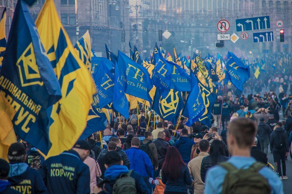 Київ потонув у диму і вогні фаєрів: з'явилися сильні кадри з Маршу УПА в столиці – подробиці