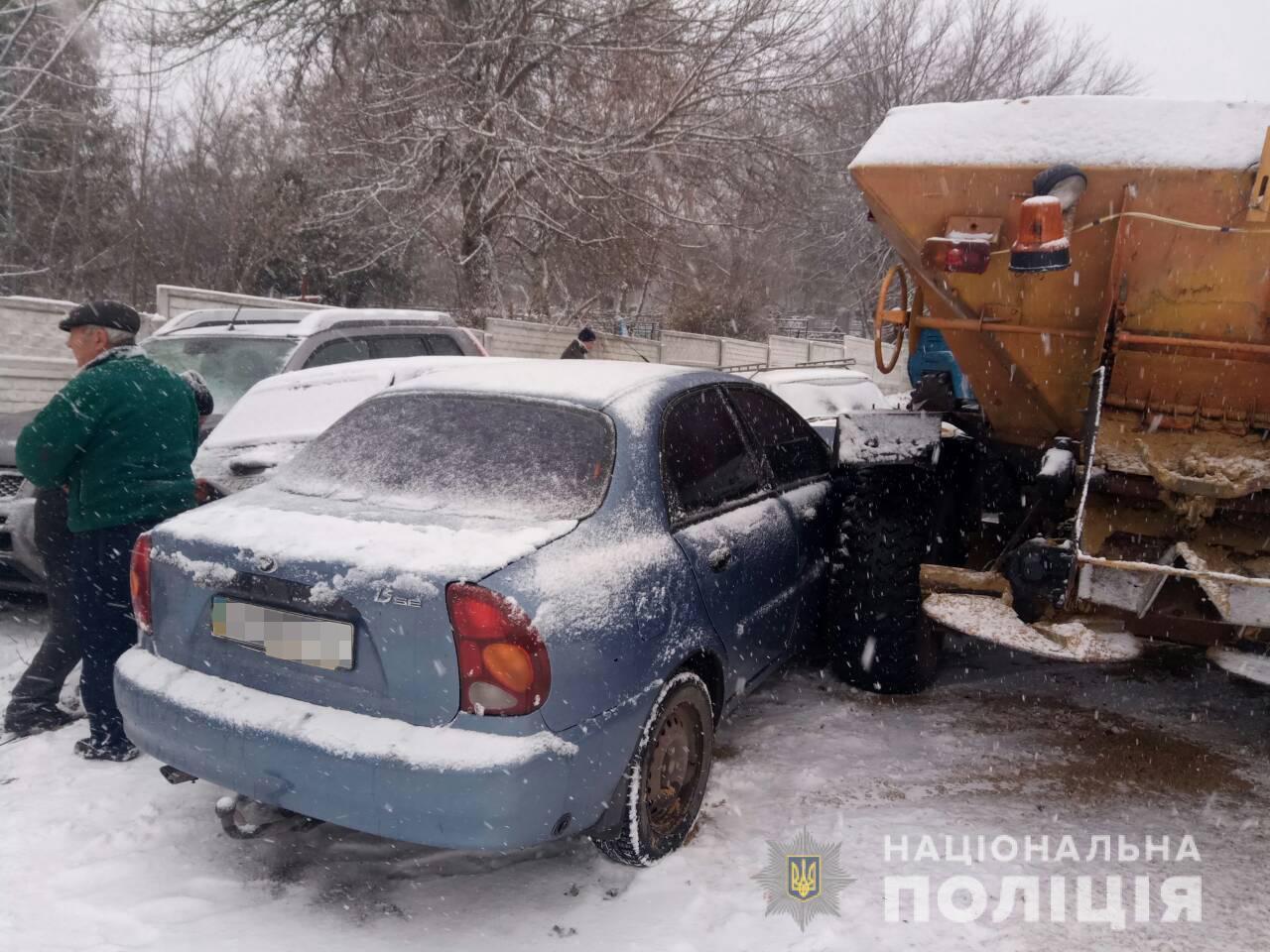 Масштабна ДТП: на Харківщині трактор зіткнувся одразу з вісьмома автомобілями