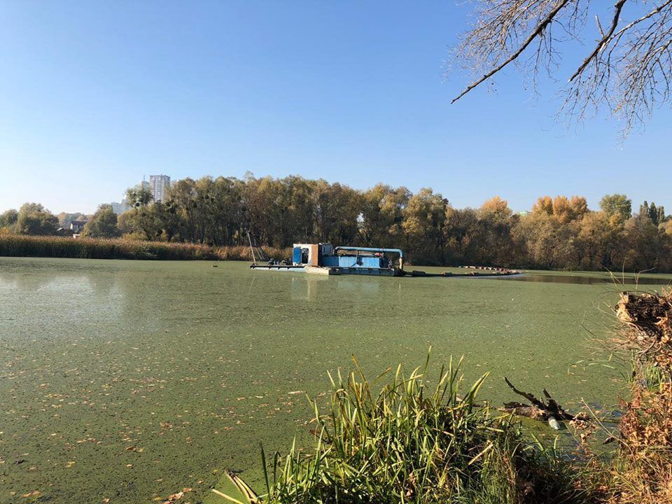 Піщані браконьєри на Корчуватому у Києві продовжують свої чорні справи