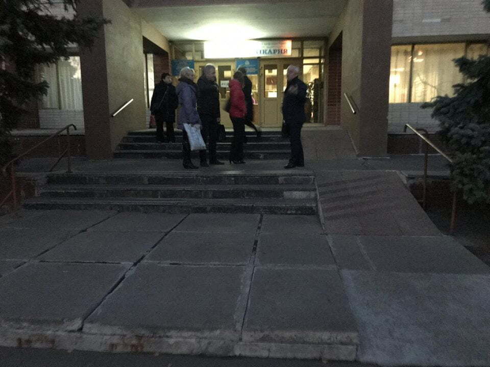 Вижену і поламаю намет: як директор бальнеолікарні ЗАТ ''Укрпрофоздоровниця'' погрожував активістам ''СтопКору''