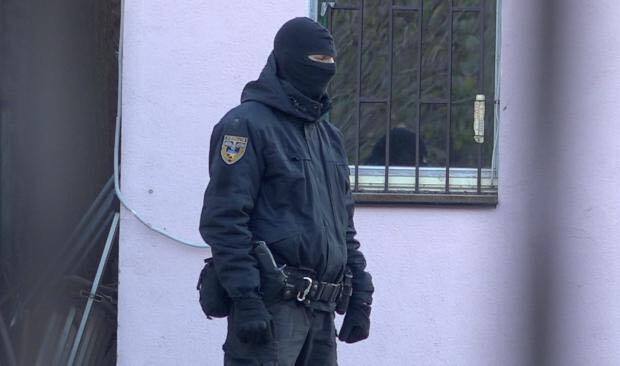 До київських піщаних браконьєрів прийшли з обшуками: офіс нелегалів заблоковано