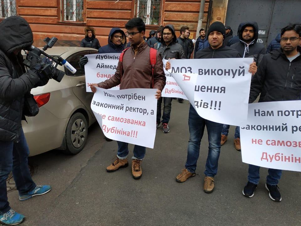 Іноземні студенти можуть залишитись на вулиці через ігнорування МОЗом ухвали суду