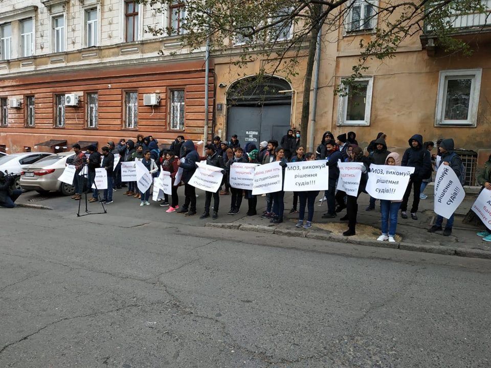 Через рейдерів студентів-іноземців Одеського медуніверситету можуть депортувати