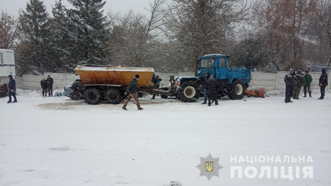 Масштабна ДТП: на Харківщині трактор зіткнувся одразу з вісьмома автомобілями