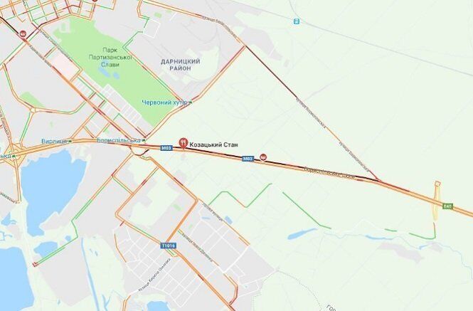 Сніговий апокаліпсис в Києві зняли на відео: снігопад відрізав аеропорт, машини застрягли у величезному заторі