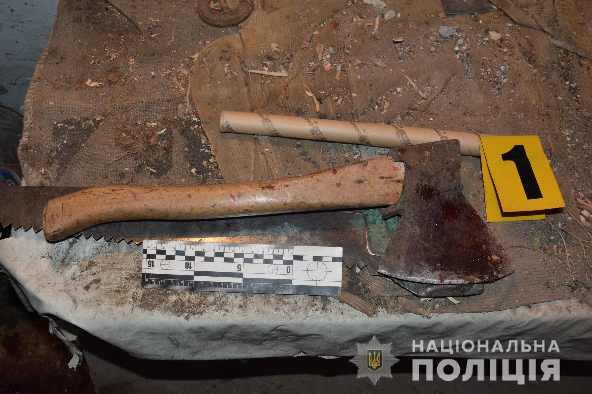 На Харківщині 25-річний хлопець зарубав сокирою людину