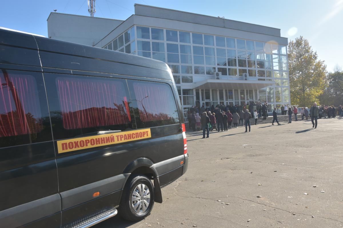 Кадри з церемонії прощання з активісткою Катериною Гандзюк