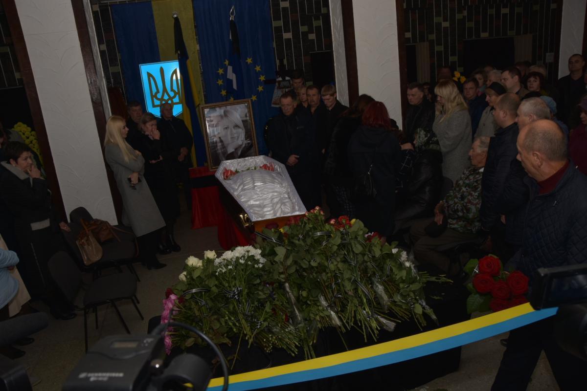 Кадри з церемонії прощання з активісткою Катериною Гандзюк