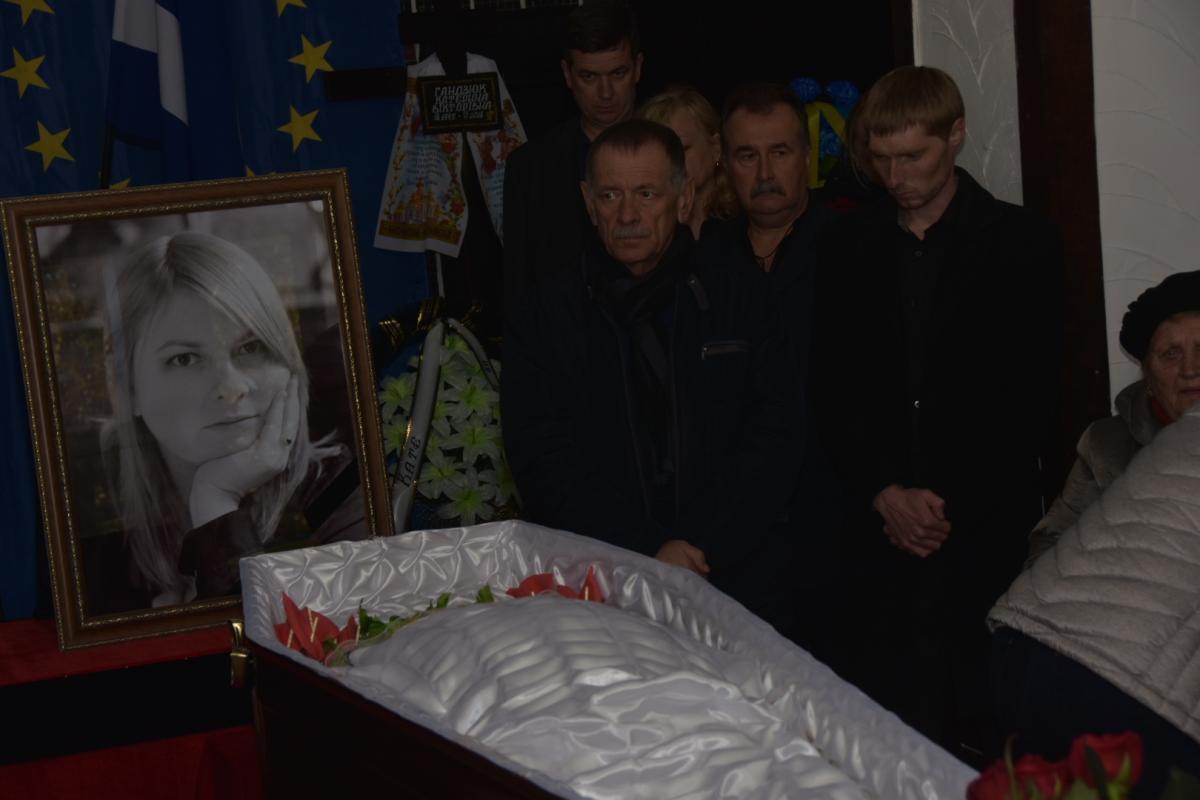 Кадри з церемонії прощання з активісткою Катериною Гандзюк