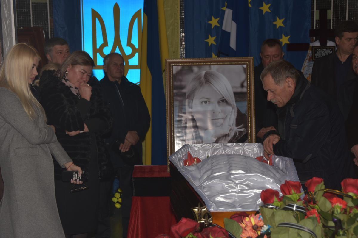 Кадри з церемонії прощання з активісткою Катериною Гандзюк