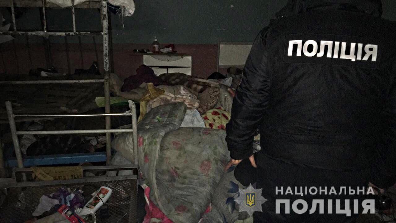 Побиття й 13-годинний робочий день – на Одещині майже 100 людей декілька років тримали в рабстві в нелюдських умовах (ФОТО)