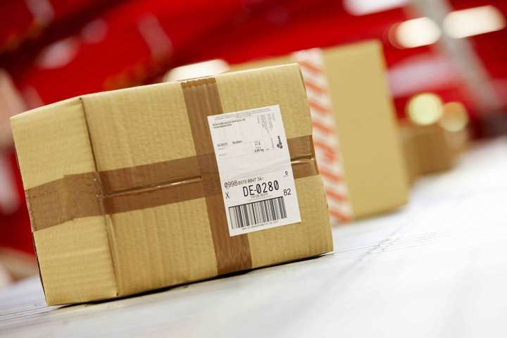 «Принес посылку для вашего мальчика, только вам ее не отдам»: зменшення ліміту безподаткових відправлень вдарить по кишенях українців