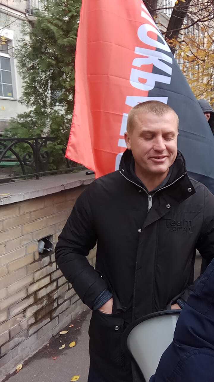 Сиренами по вухах – «Націократія» в дії. Молодики з кийками та гучномовцями налякали мешканців Печерська