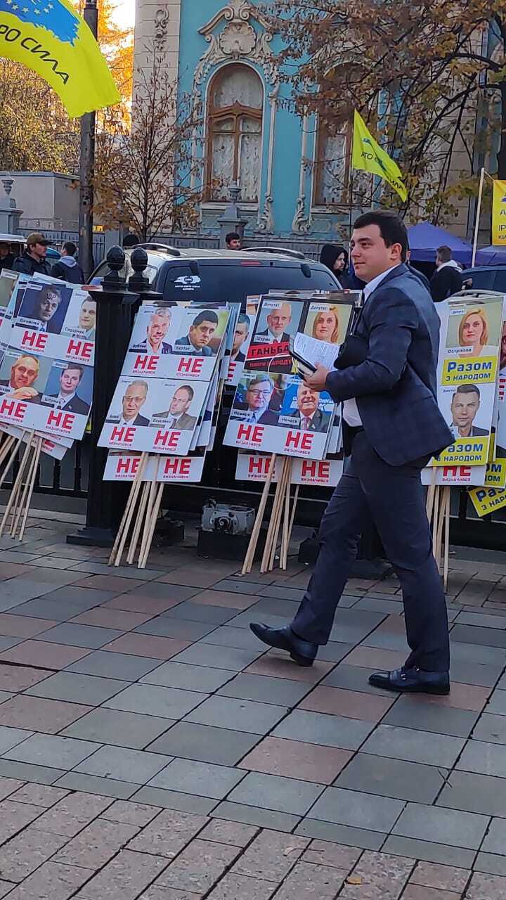 Власники ''євроблях'' під ВР беруть на таран нардепів через новий закон про розмитнення