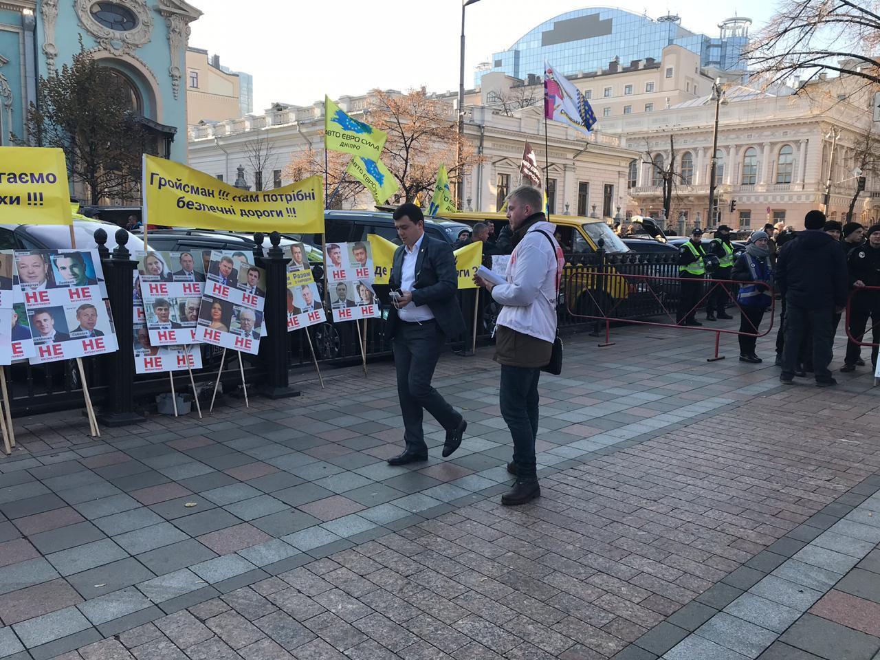 Власники ''євроблях'' під ВР беруть на таран нардепів через новий закон про розмитнення