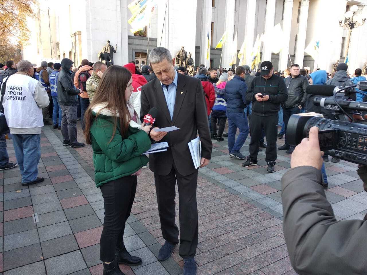 Власники ''євроблях'' під ВР беруть на таран нардепів через новий закон про розмитнення