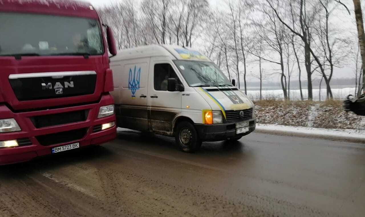 Тітушки рейдера Грибова кидаються під колеса вантажівок та нападають на працівників ''Росток-Холдингу''