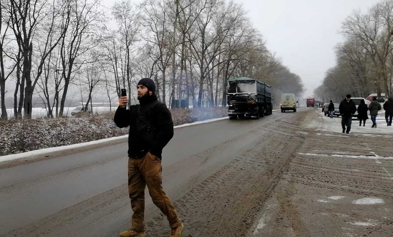 Тітушки рейдера Грибова кидаються під колеса вантажівок та нападають на працівників ''Росток-Холдингу''
