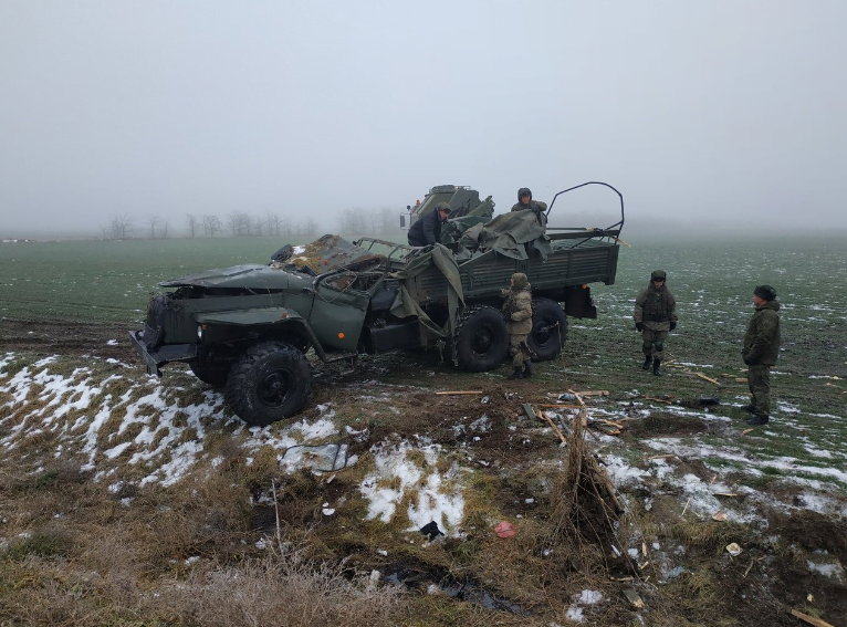 В окупованому Криму полетіла в кювет військова вантажівка з окупантами – подробиці
