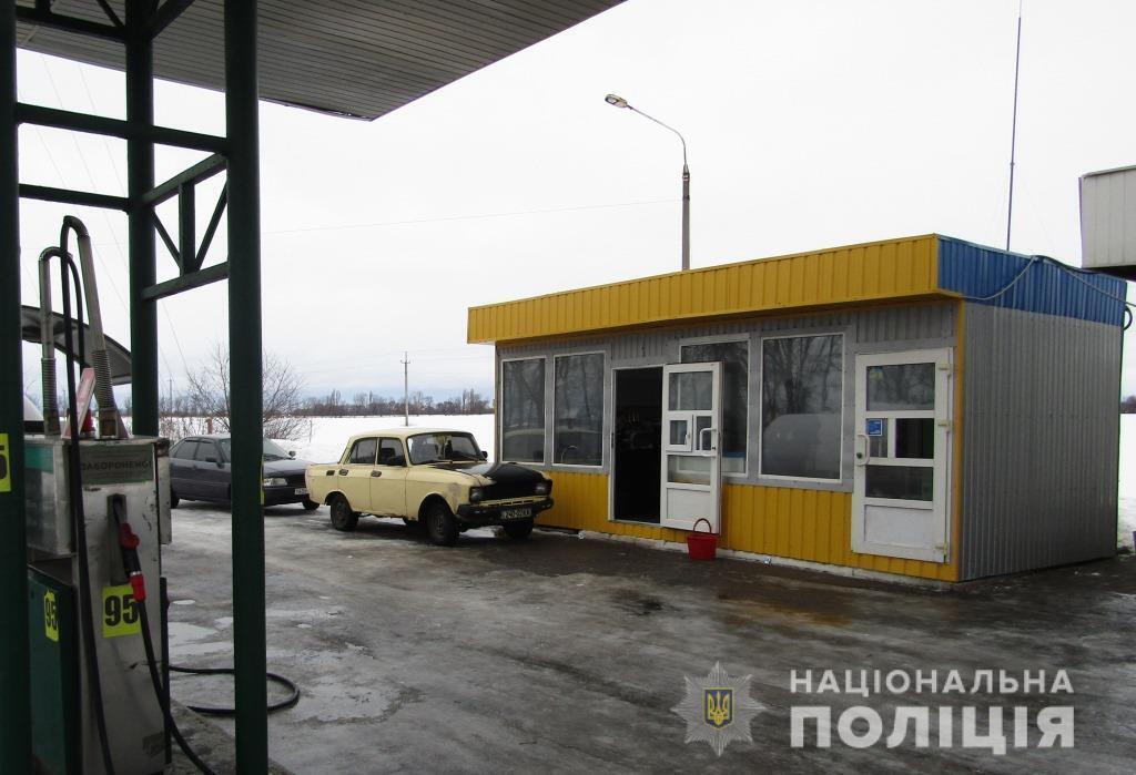 Під Києвом на автозаправці прогримів вибух: стало відомо про важкі травми потерпілого – фото