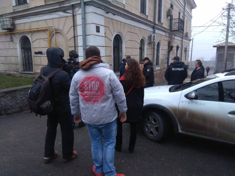 В ректорат із судовими виконавцями: легітимне керівництво Одеського меду повернулось на роботу