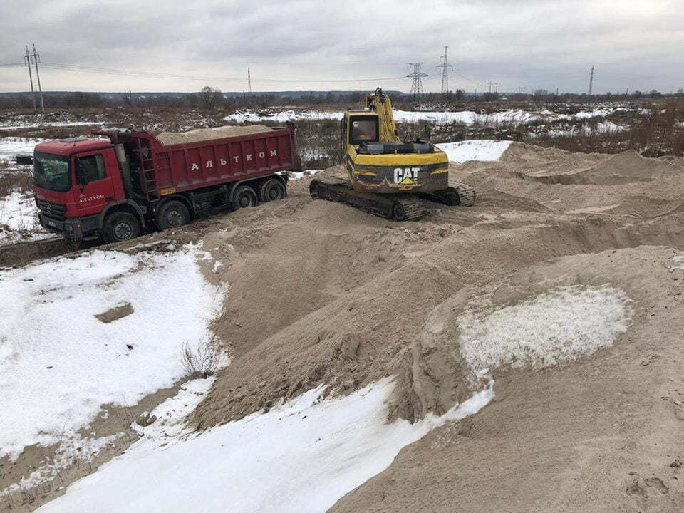 ''Більше тут не з'явимось'': київських браконьєрів з Тяглого знову піймали на видобутку піску