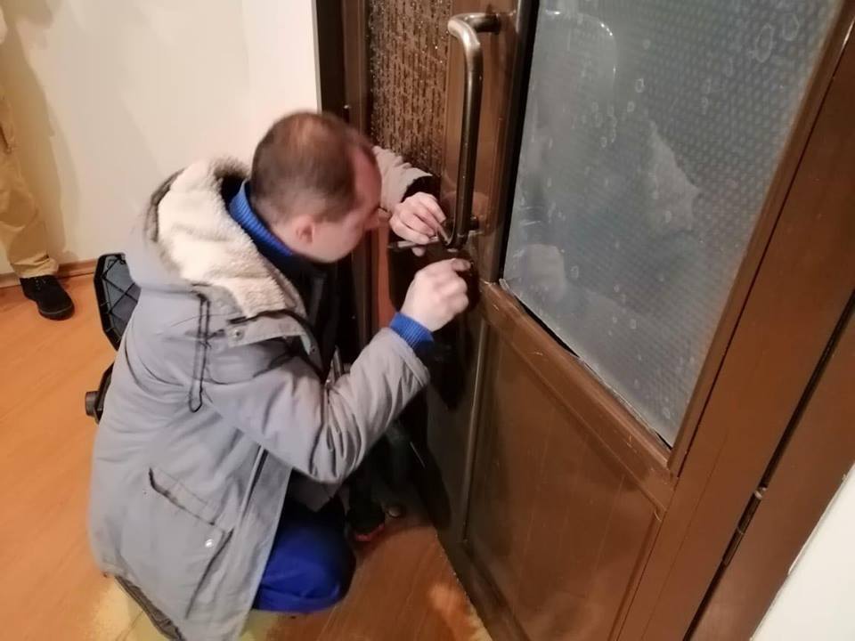 В ректорат із судовими виконавцями: легітимне керівництво Одеського меду повернулось на роботу