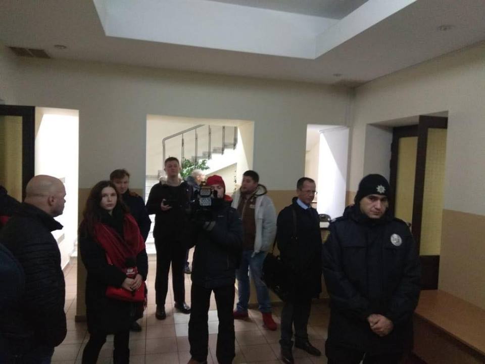 В ректорат із судовими виконавцями: легітимне керівництво Одеського меду повернулось на роботу