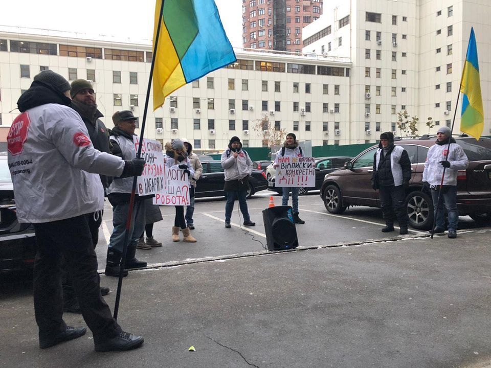 Почніть боротьбу з піщаними нелегалами: під Держекоінспекцією Києва протест через бездіяльність