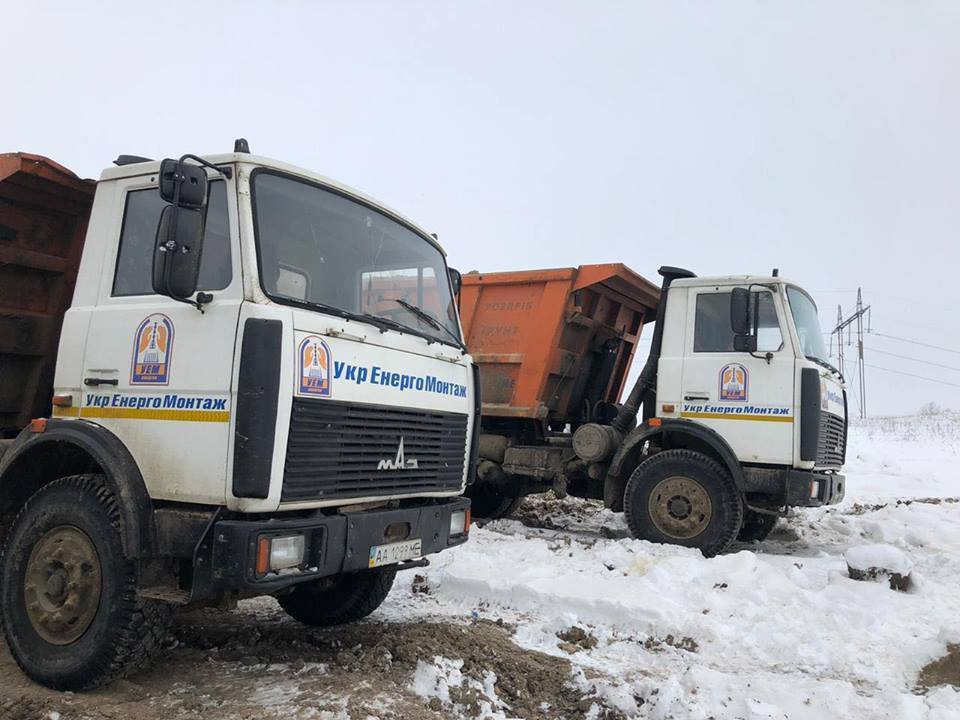 Попались? Столичні піщані браконьєри тепер намивають пісок під Києвом