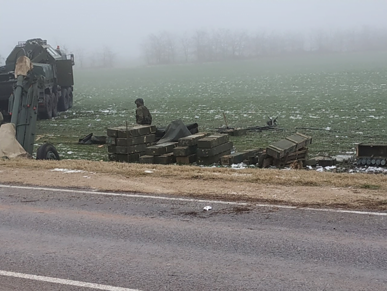 В окупованому Криму полетіла в кювет військова вантажівка з окупантами – подробиці