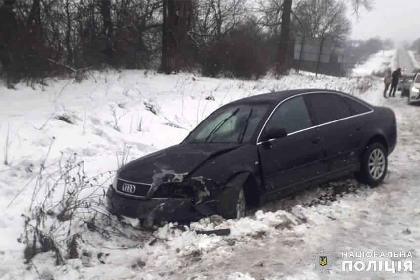 Через зіткнення “Ауді” з “ВАЗом” на Хмельниччині постраждала 2-річна дівчинка