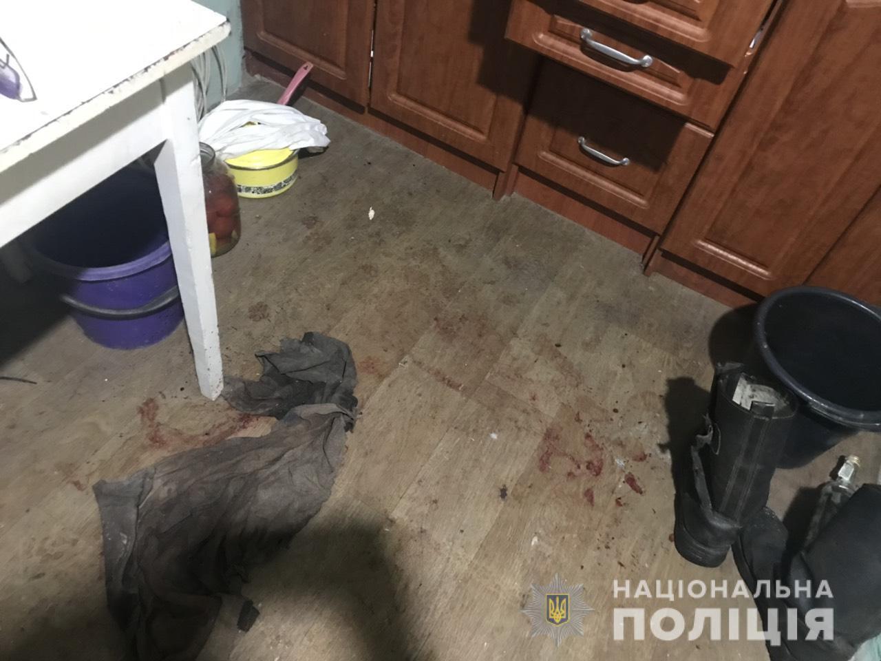 На Харківщині 60-річна жінка напала на свого чоловіка з ножем