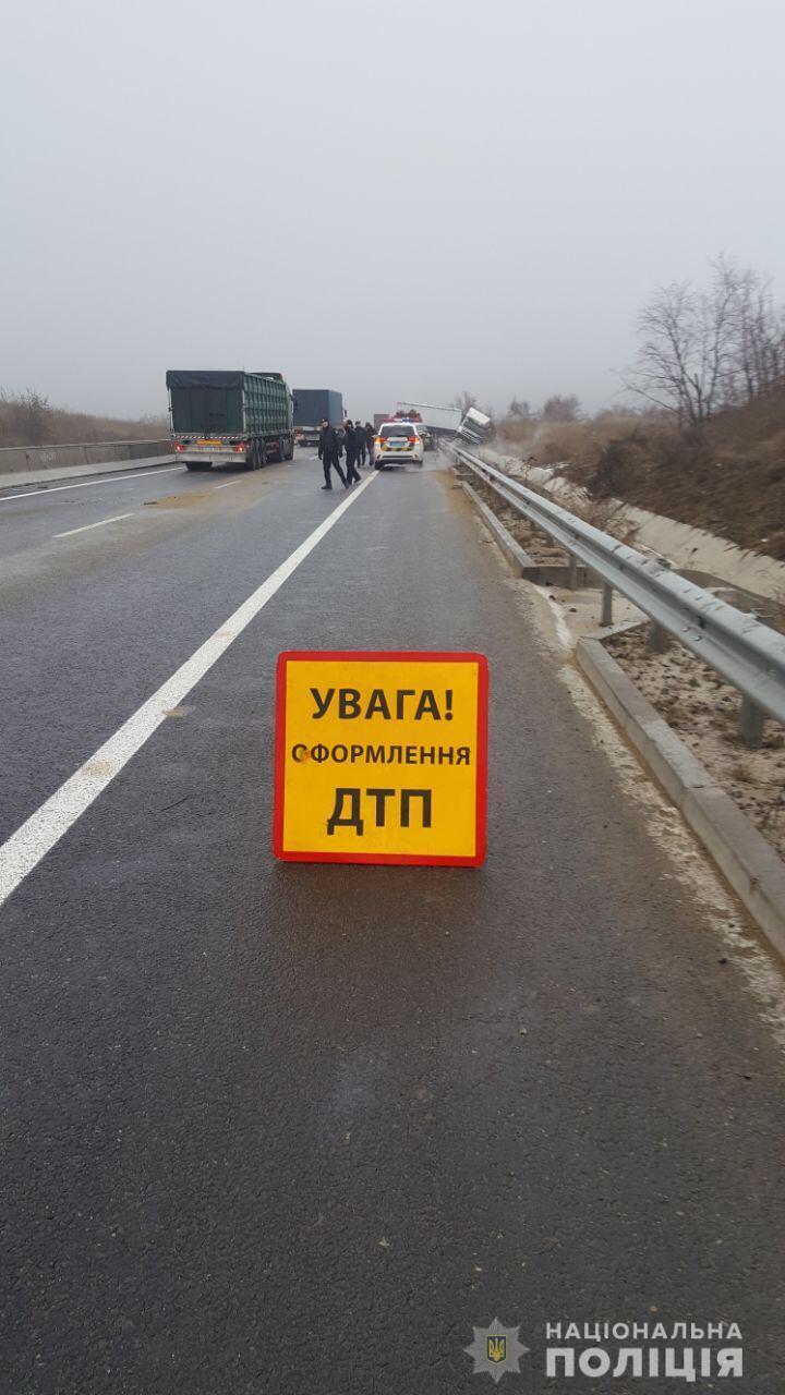 На Одещині відбулась масштабна ДТП за участі понад 10 автомобілів